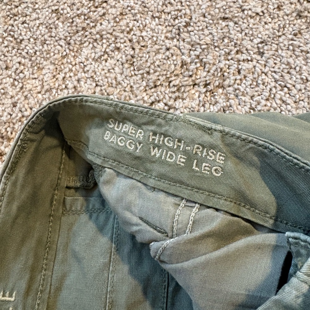 American Eagle Women's Cargo Pants - Picture 5 of 6